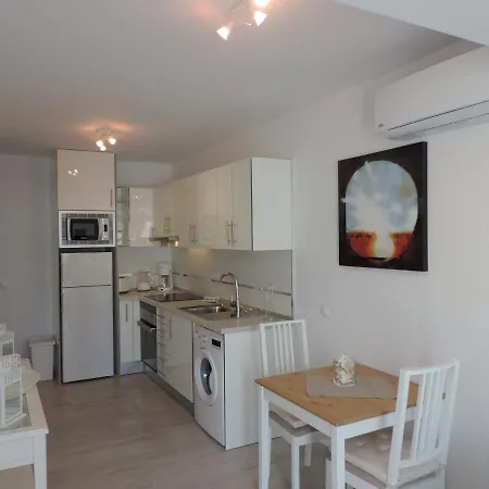 Gracioseros 106- 2 Bed-gr Floor-ac-uk Tv-wifi Apartment *